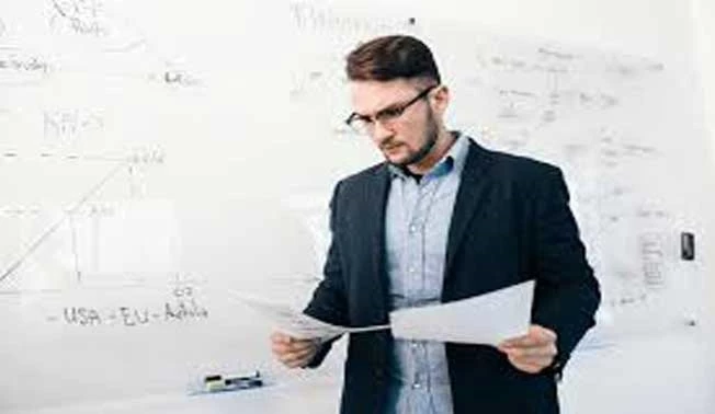 سود یا زیان اکچوئری چیست؟ تعریف و نحوه عملکرد آن